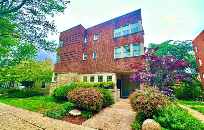 Great Studio in Glover Park/North Georgetown w/Murphy Bed, Walk-In Closet, Eat in Kitchen!