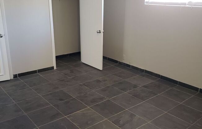 2 beds, 1 bath, $1,395, Unit 20