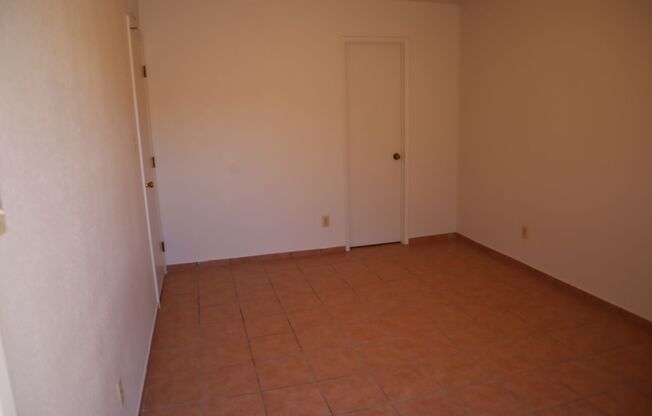 3 beds, 2 baths, $1,195, Unit Unit A