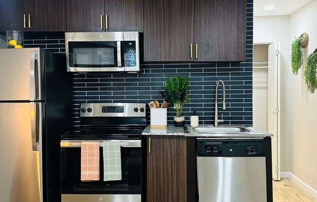 Studio, 1 bath, 288 sqft, $671, Unit 2112