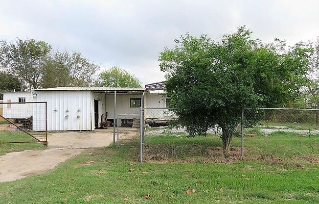 Charming Home in Alvin