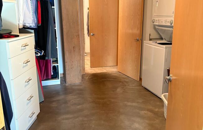 One bed, one bath loft-style condo in the Security Warehouse Lofts building of the North Loop with a beautiful view of the downtown Minneapolis skyline.