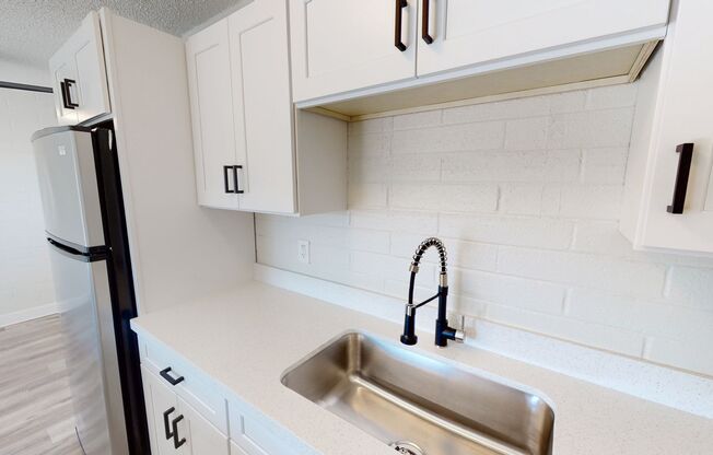 2 beds, 1 bath, 800 sqft, $1,490, Unit 1712-4