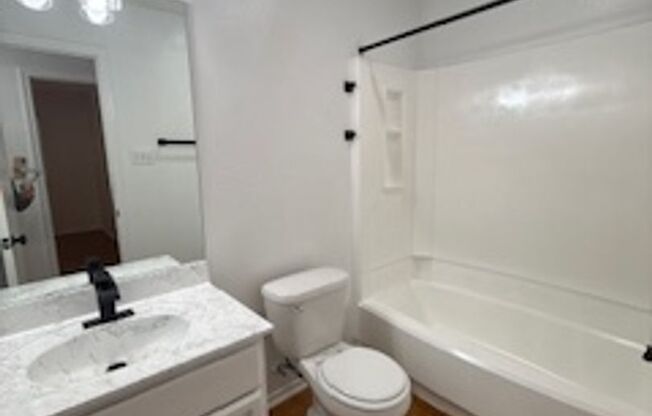 3 beds, 2 baths, 1,147 sqft, $1,875, Unit 11606A