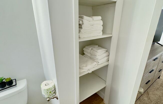 Studio, 1 bath, 320 sqft, $1,650, Unit 1605-11