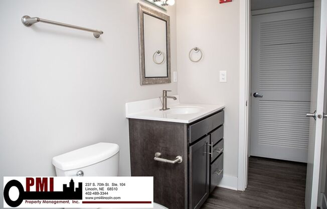 2 beds, 1 bath, $1,050, Unit 4001 Holdrege St. #7