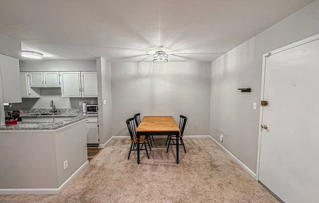 2 beds, 1 bath, $2,300, Unit UNIT H