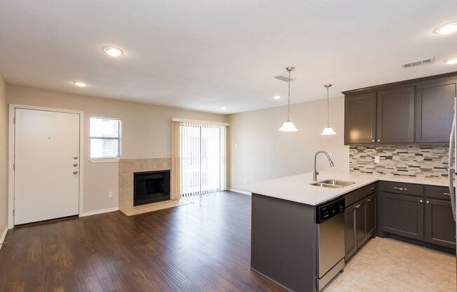 1 bed, 1 bath, 589 sqft, $999, Unit 121 A2 Patio First Floor