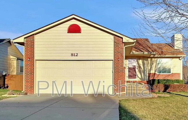 812 S RED OAKS CIR