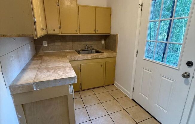 2 beds, 1 bath, $1,000