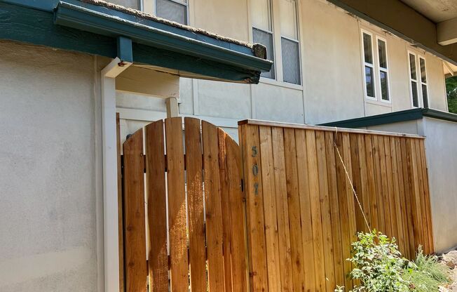 Charming 3-Bedroom Townhome in Desirable Greenhaven/Pocket Area!