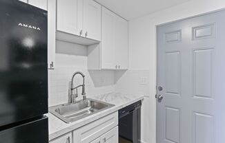 Studio, 1 bath, 350 sqft, $995, Unit 6