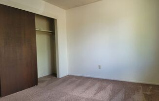 2 beds, 1 bath, 800 sqft, $1,000, Unit Unit #4