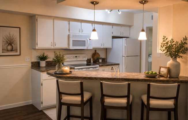 Stunning Forest View from 2/2 Wood Floor Condo close to UCF and Valencia College