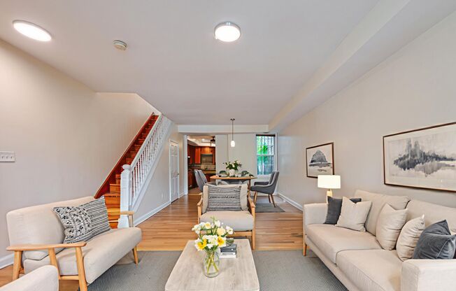 639 11 ST NE