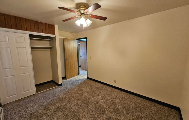 2 beds, 1 bath, 970 sqft, $1,099, Unit FB 3015
