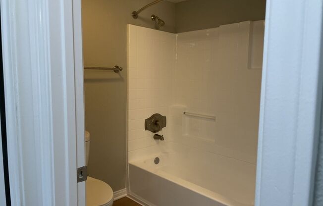 2 beds, 2 baths, 912 sqft, $2,950, Unit 0105