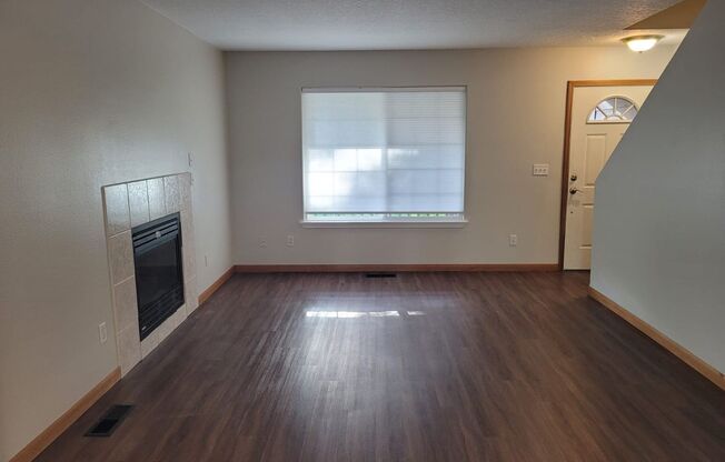 Beautiful 3 bedroom 2.5 bath home with large shop available in Milwaukie!
