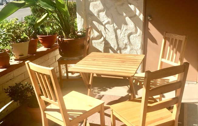 $2,000- 1 Bed / 1 Bath Condo located in Mission Plaza Complex in Mission Valley