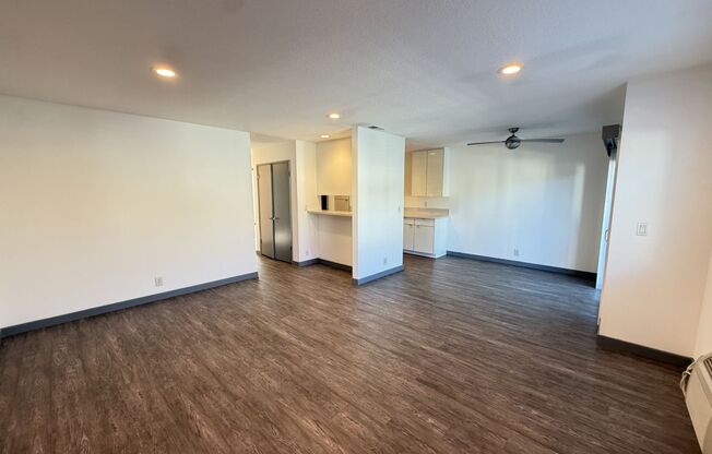 2 beds, 1 bath, 900 sqft, $3,115, Unit C203