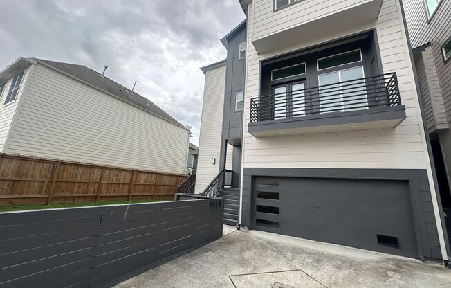 For Lease | 3 Bed, 3.5 Bath | 2,424 Sq Ft | Timber Heights Village |