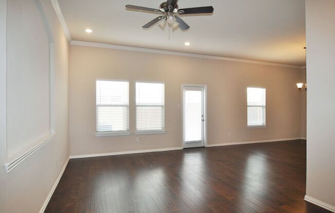 Cute townhome in Irving!