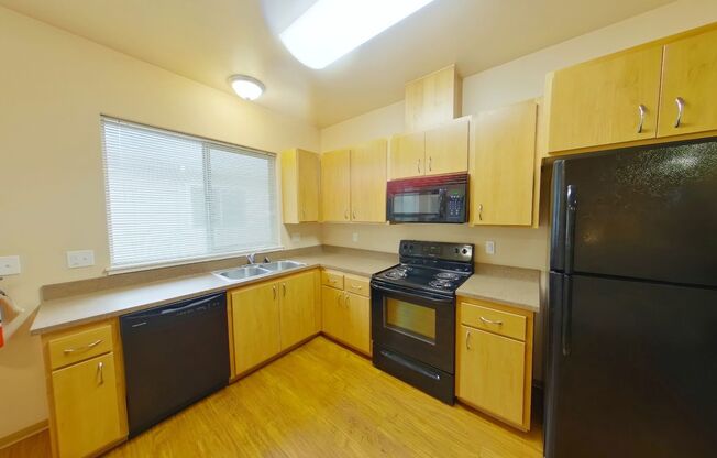 3 beds, 2 baths, $2,400, Unit 1157-3