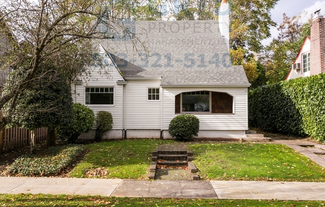 Spacious 3 Bedroom Bungalow in Roseway Neighborhood!