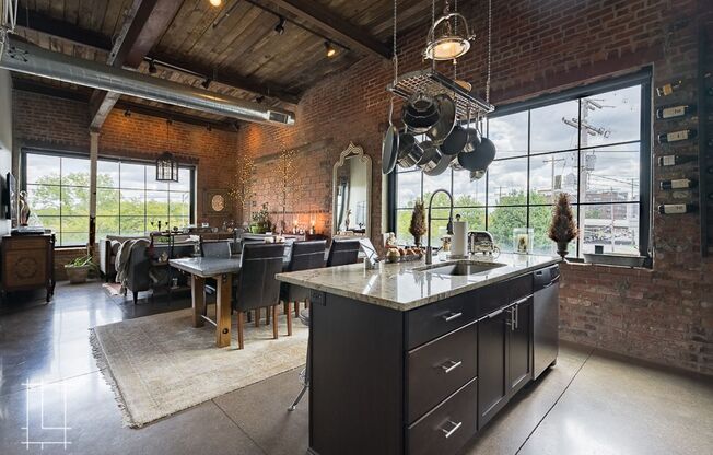 2 beds, 2 baths, $2,350, Unit 727 N. 4th St. Apt. 211