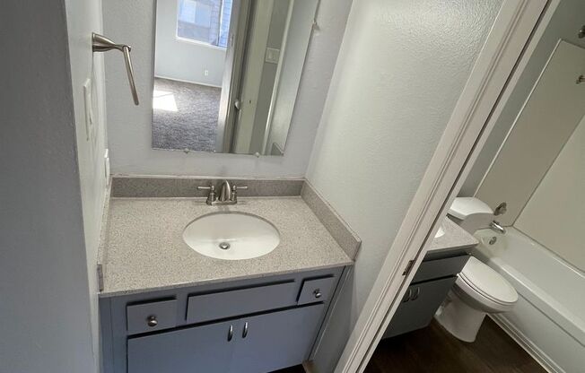 2 beds, 1 bath, 980 sqft, $1,775, Unit 2809 - 04