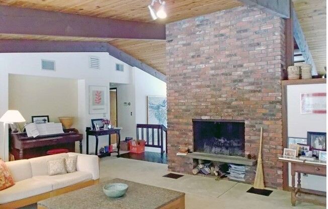 60 GARNET ROCK LN