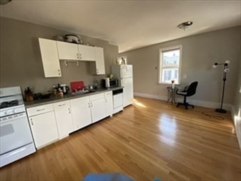 313 W 3rd St 2