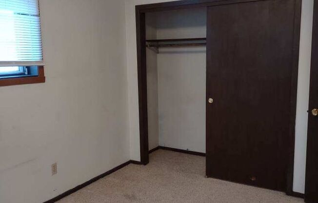 2 beds, 1 bath, 850 sqft, $725, Unit 1