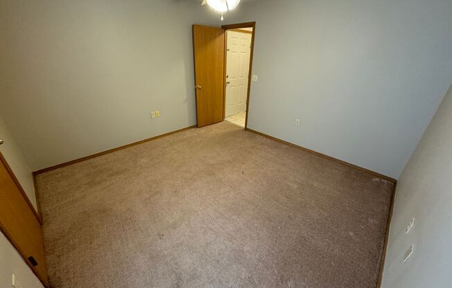 2 Bedroom 2 Bathroom Apartment with Amenities Available NOW!