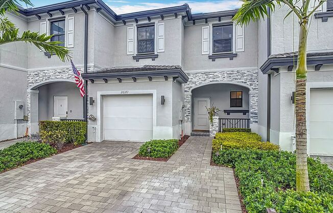 Gorgeous 3 bedroom 2 1/2 bath Townhouse built in 2022 in Miami