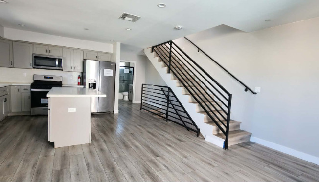 1238 N NORMANDIE AVE