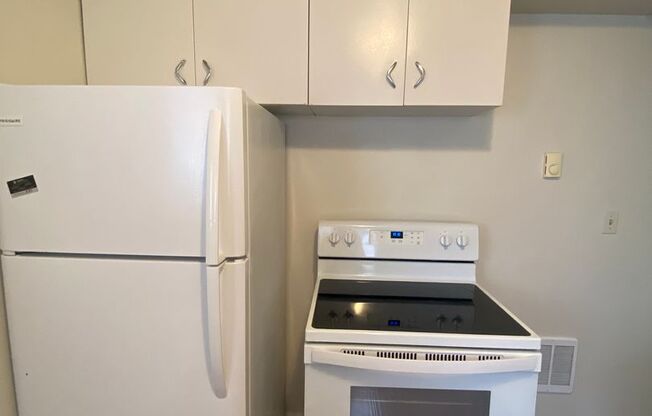 Studio, 1 bath, 400 sqft, $850, Unit S #1