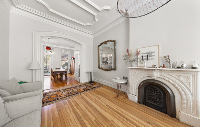 69 SAINT JAMES PL
