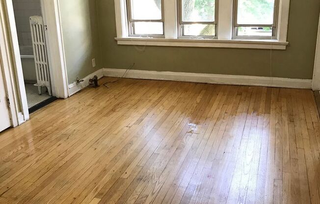 Studio, 1 bath, $825, Unit 32