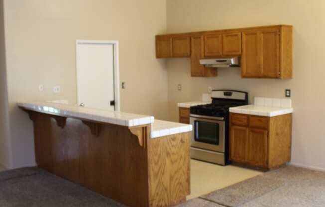 1327 Clipper Hills - 3 bedroom 2 bath, newer home.