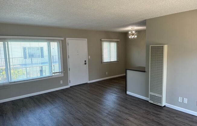 2 beds, 1 bath, 700 sqft, $2,695, Unit 13