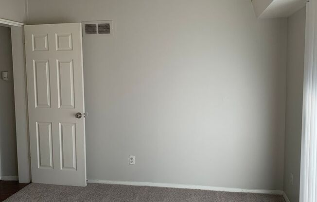 2 beds, 1 bath, 764 sqft, $875, Unit 11B