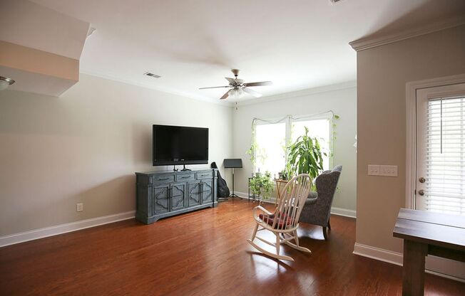 Available 5/1. Beautiful 3 BR/3 BA Townhouse Available in Ashley Park!