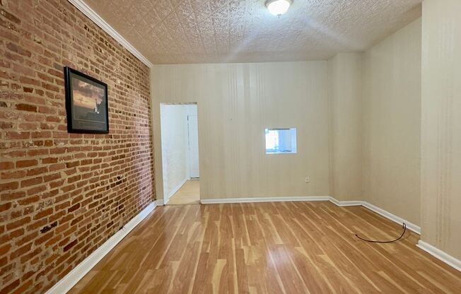 Bright and Airy 2 Bedroom Townhome in Patterson Park!