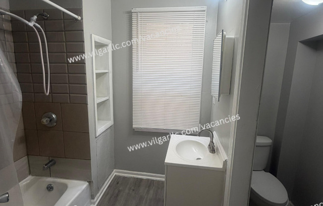4842 Northcote Ave.