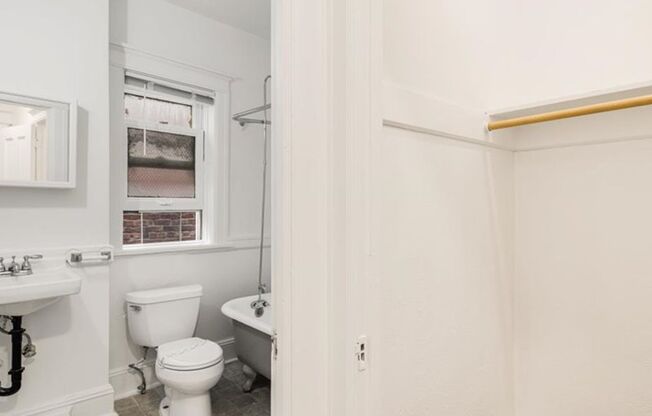 1 bed, 1 bath, 579 sqft, $1,250, Unit 411