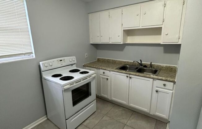 1305 W 6th St #1-4