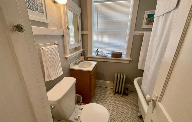 1 bed, 1 bath, $1,015, Unit 14