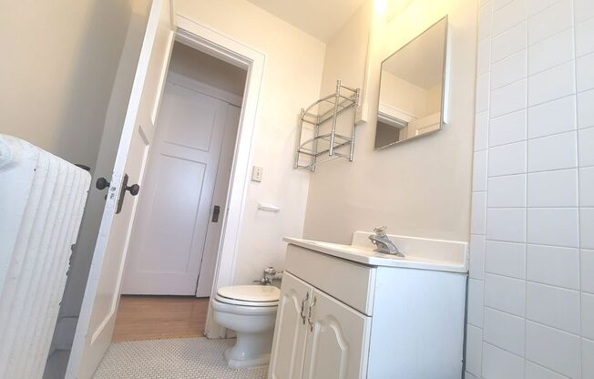 Studio, 1 bath, $895, Unit 39