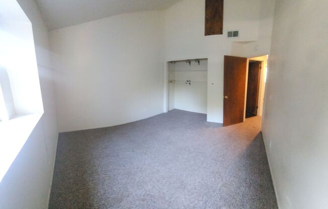 2 beds, 1.5 baths, $3,000, Unit Unit 16